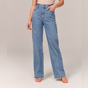 Abercrombie & Fitch High Rise 90s Relaxed Jean - Medium Wash